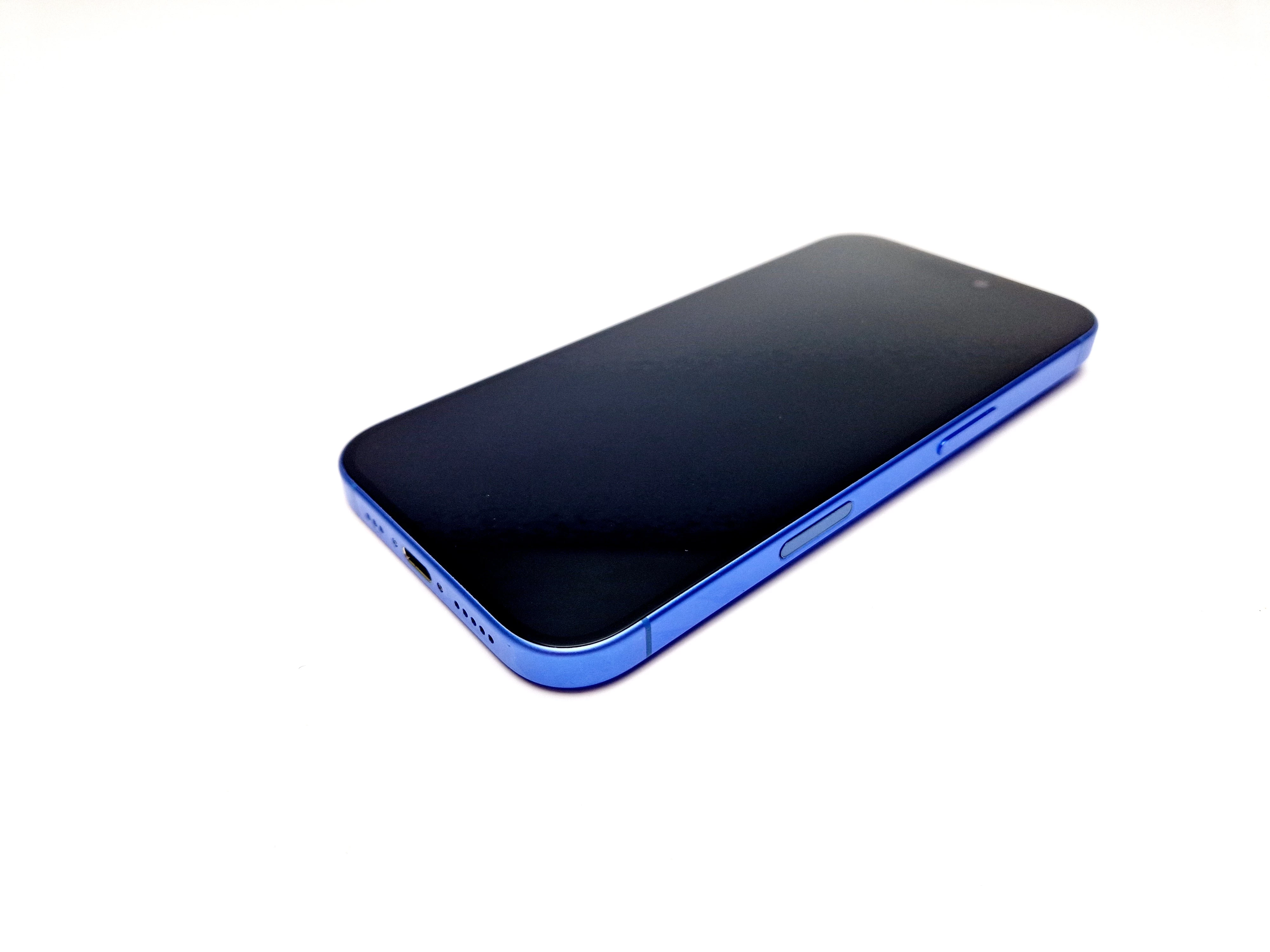 telefon-apple-iphone-16-8128gb-61-bat-100-ean-gtin-0195949822384