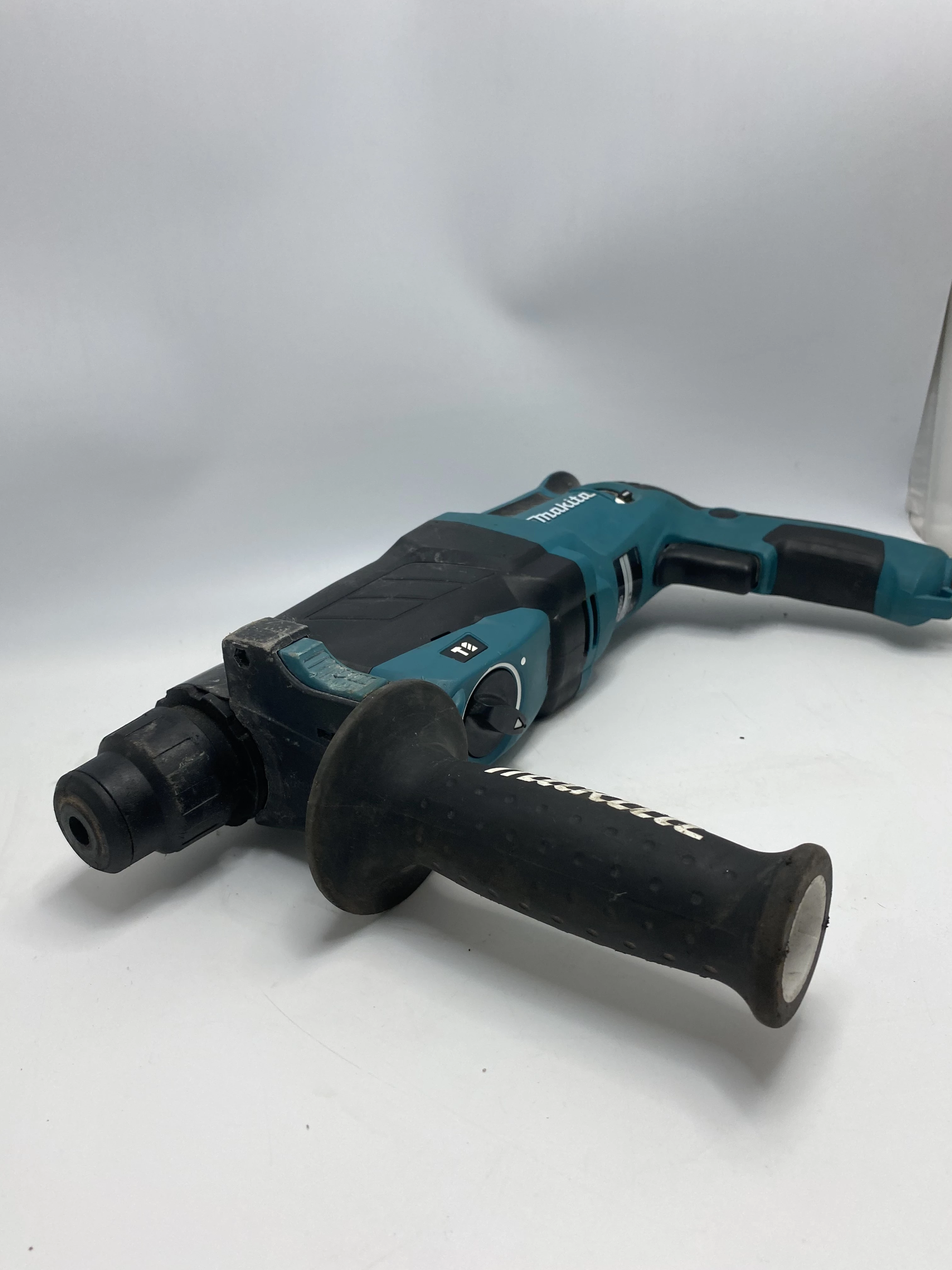 mlotowiertarka-makita-hr-2630-walizka-marka-128608-9