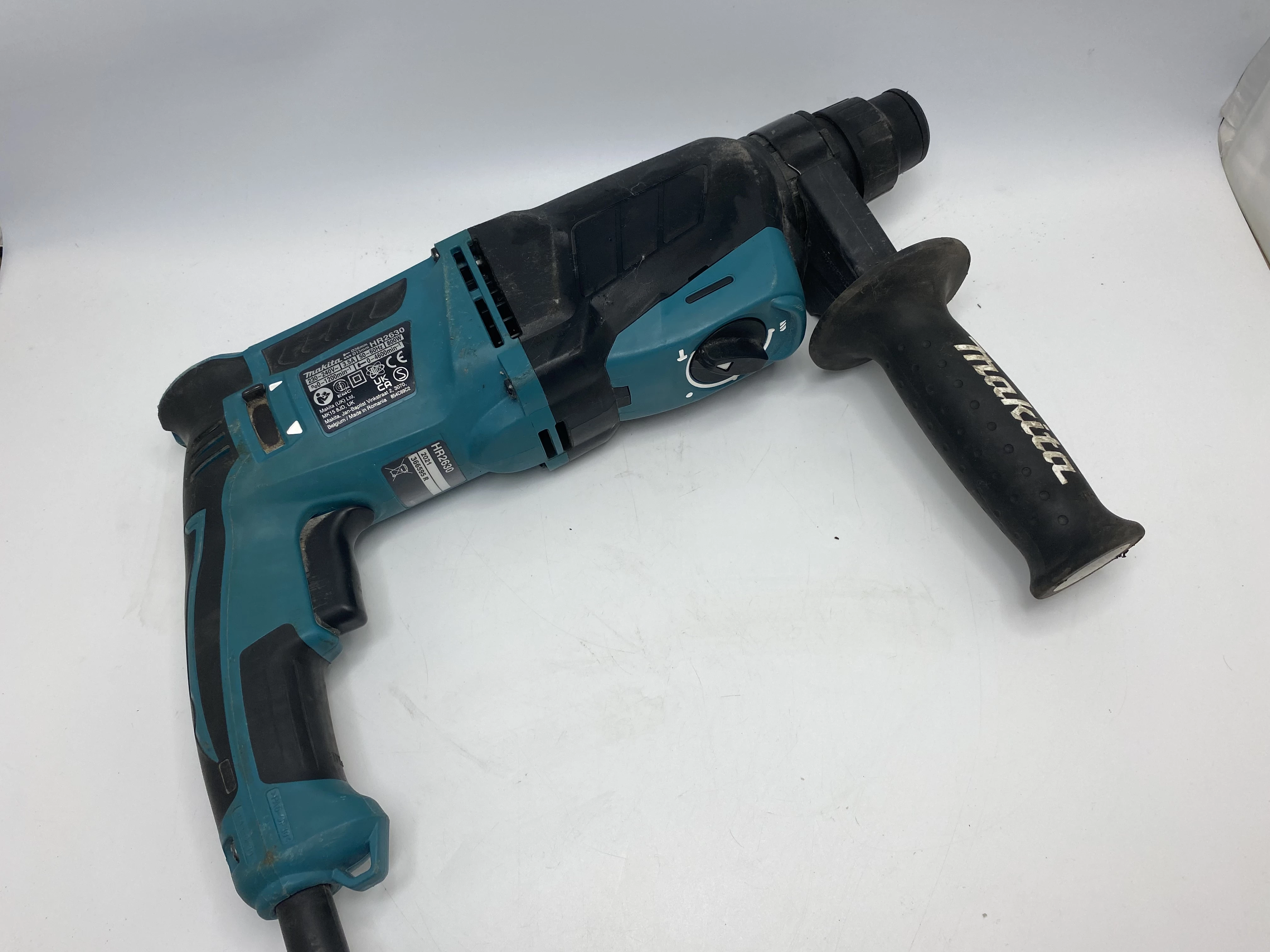 mlotowiertarka-makita-hr-2630-walizka-maksymalna-moc-80000