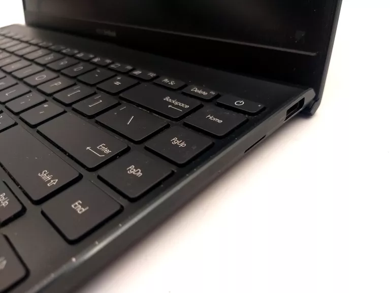 LAPTOP ASUS ZENBOOK 14 UM425I RYZEN 5 8GB /512SSD