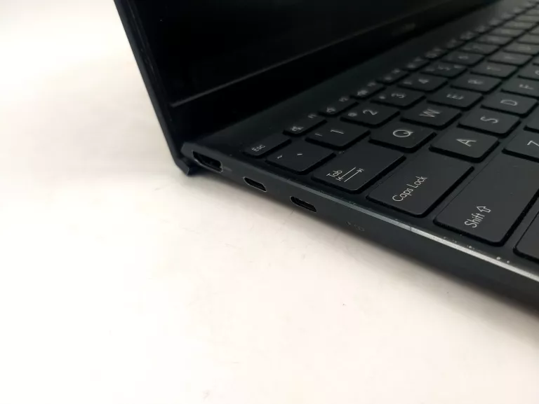 LAPTOP ASUS ZENBOOK 14 UM425I RYZEN 5 8GB /512SSD