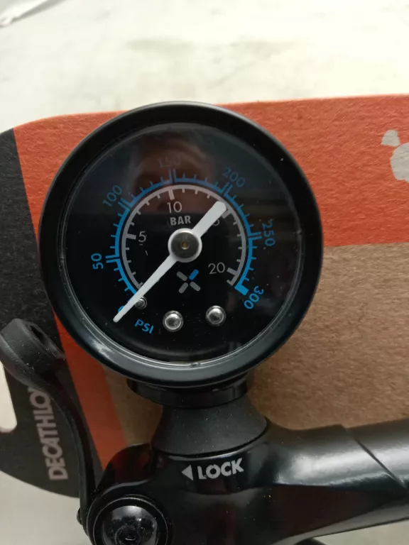 POMPKA ROWEROWA DECATHLON B.TWIN 940