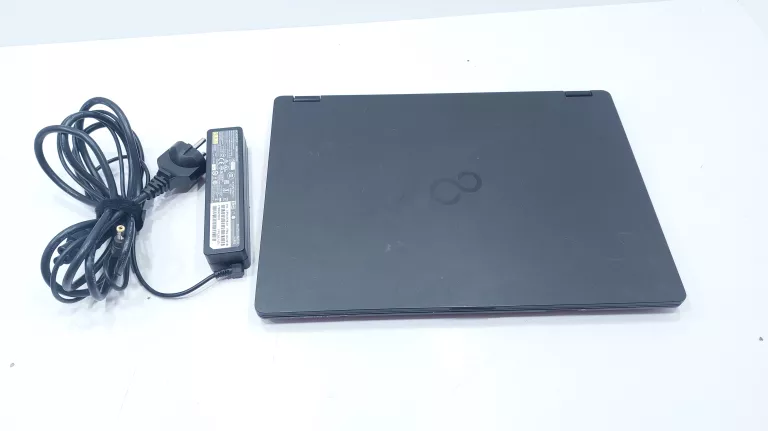 LAPTOP FUJITSU LIFEBOOK U748 256GB SSD