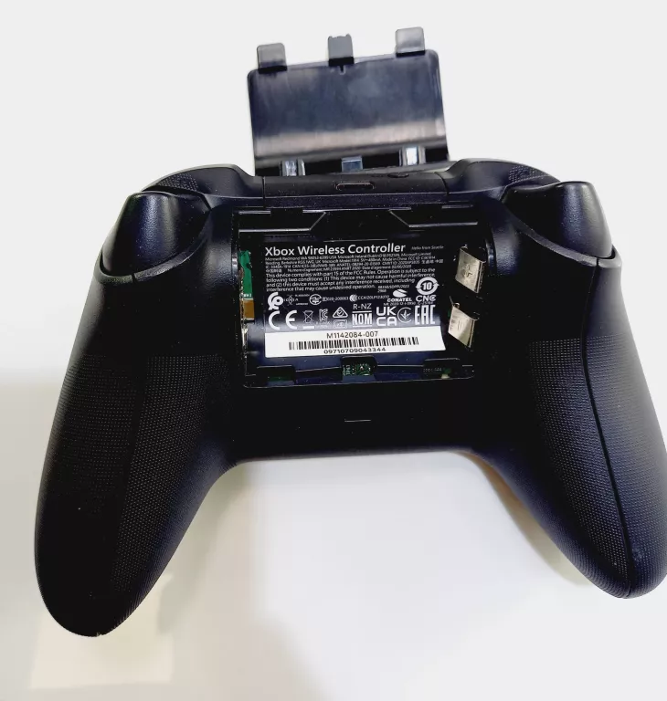 KONSOLA XBOX ONE 500GB + PAD + 2GRY