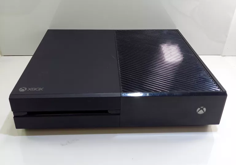 KONSOLA XBOX ONE 500GB + PAD + 2GRY