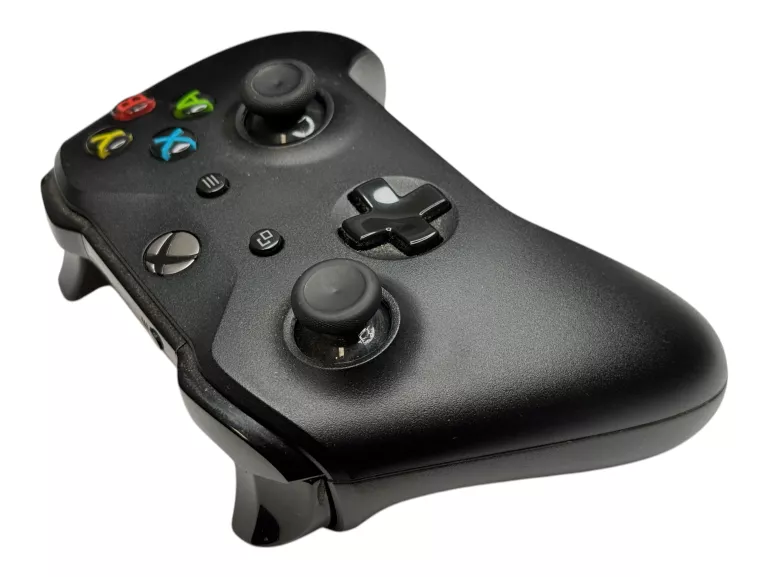 konsola-xbox-one-x-1-tb-czarny-gta-v-stan-11323-2