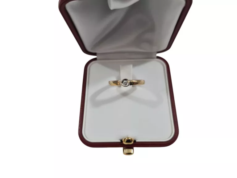 zloty-pierscionek-z-brylantem-material-15835-2