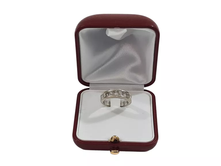 zloty-uroczy-pierscionek-z-diamentami-marka-248811-958954