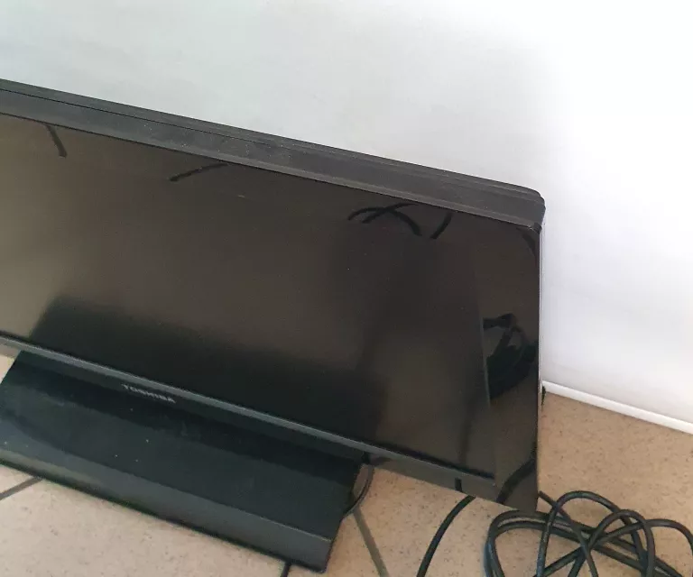 TELEWIZOR TOSHIBA 22" 22EL833G - CZARNY