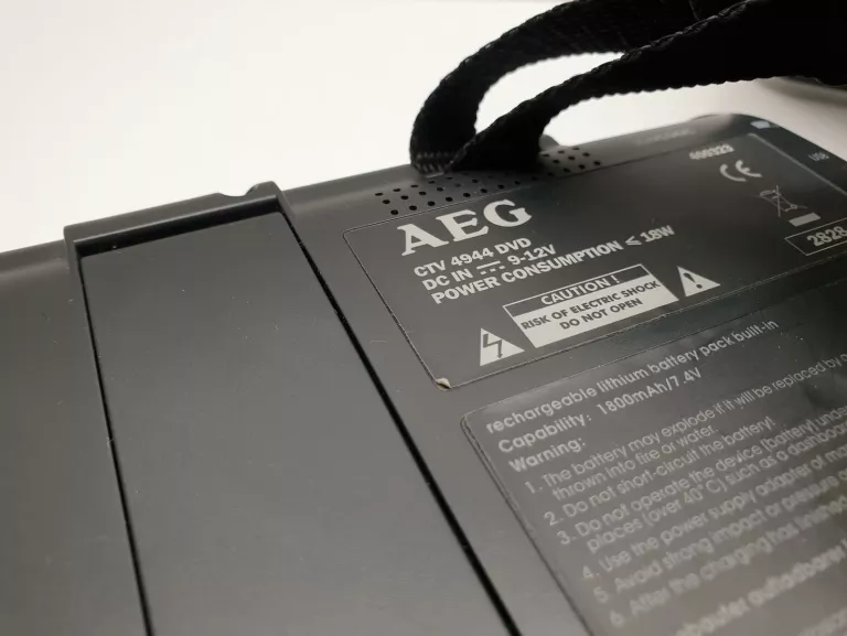 ODTWARZACZ PRZENOŚNY AEG CTV 4944 DVB-T/DVD 2 EKRANY