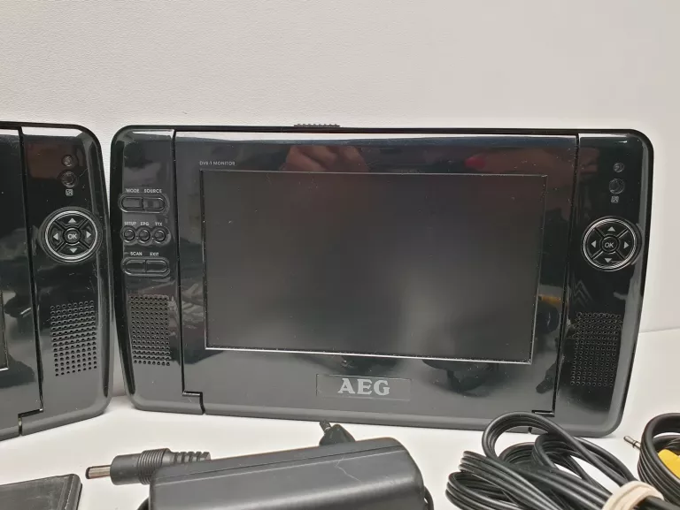 ODTWARZACZ PRZENOŚNY AEG CTV 4944 DVB-T/DVD 2 EKRANY