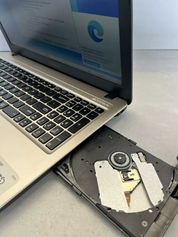 LAPTOP ASUS X540YA 4 GB