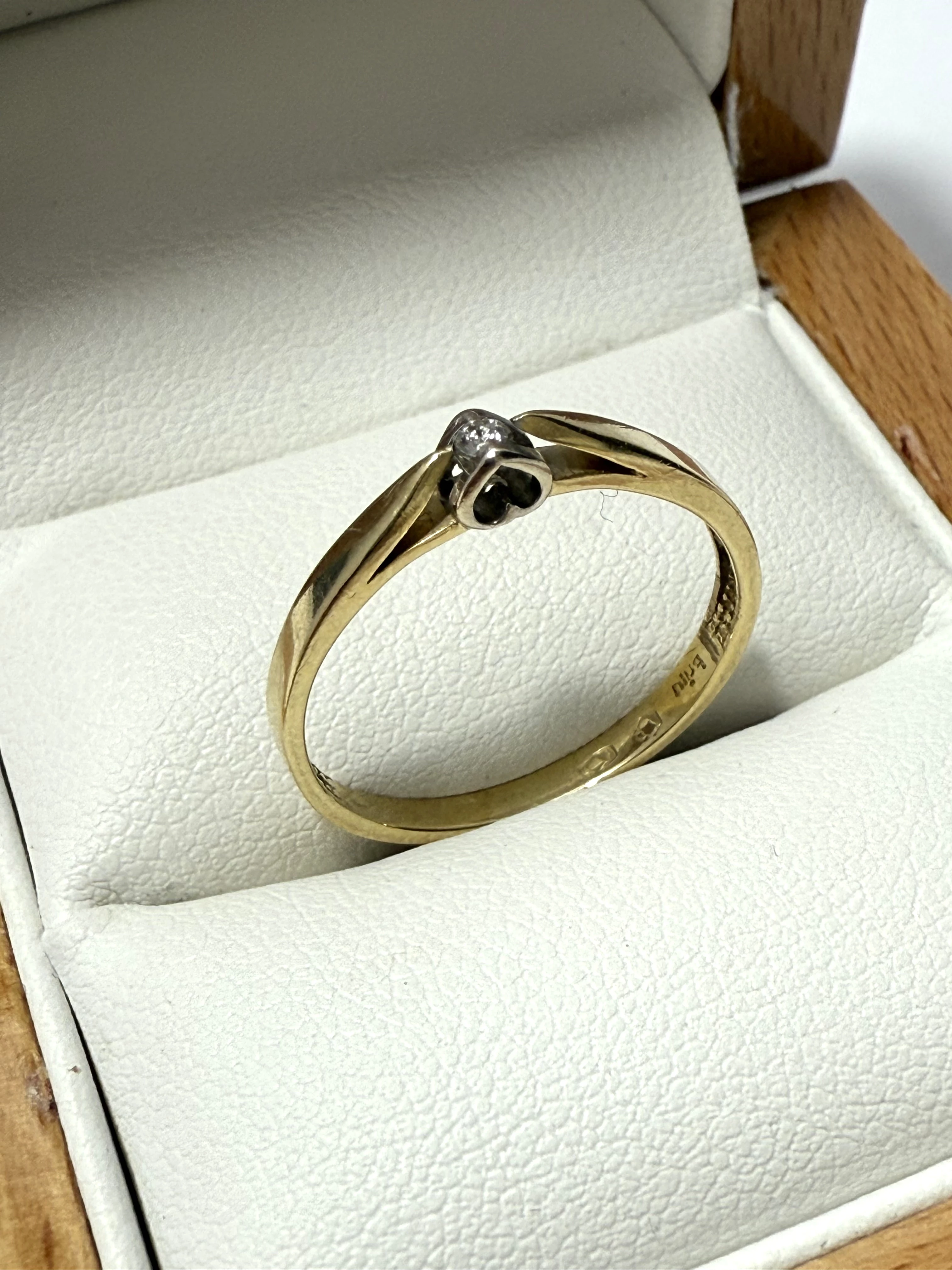 briju-pierscionek-zareczynowy-kolekcja-amazing-zloty-z-brylantem-16g585-zwyciestwa-40-lebork