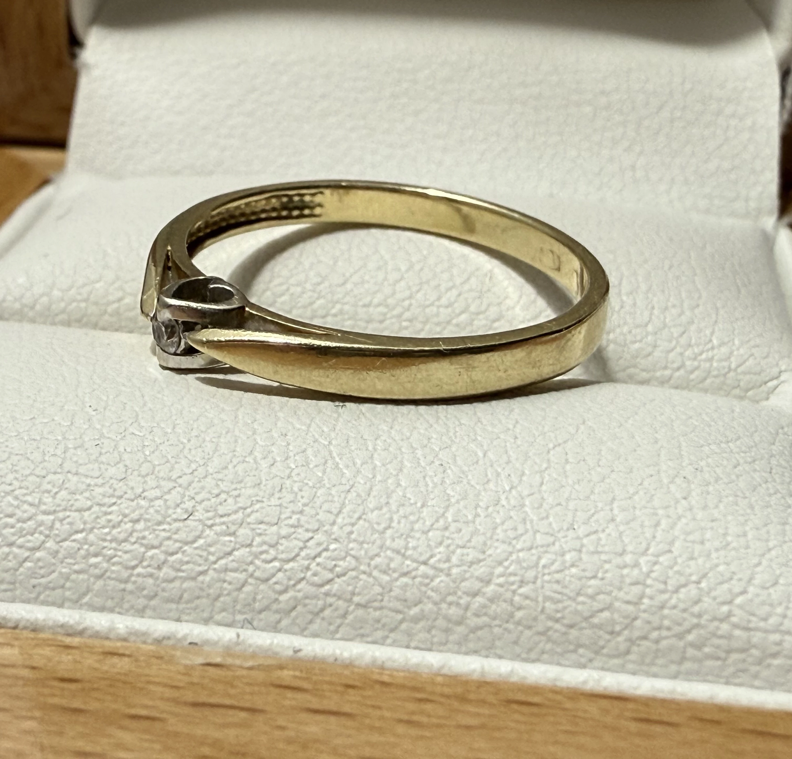 briju-pierscionek-zareczynowy-kolekcja-amazing-zloty-z-brylantem-16g585-waga-160