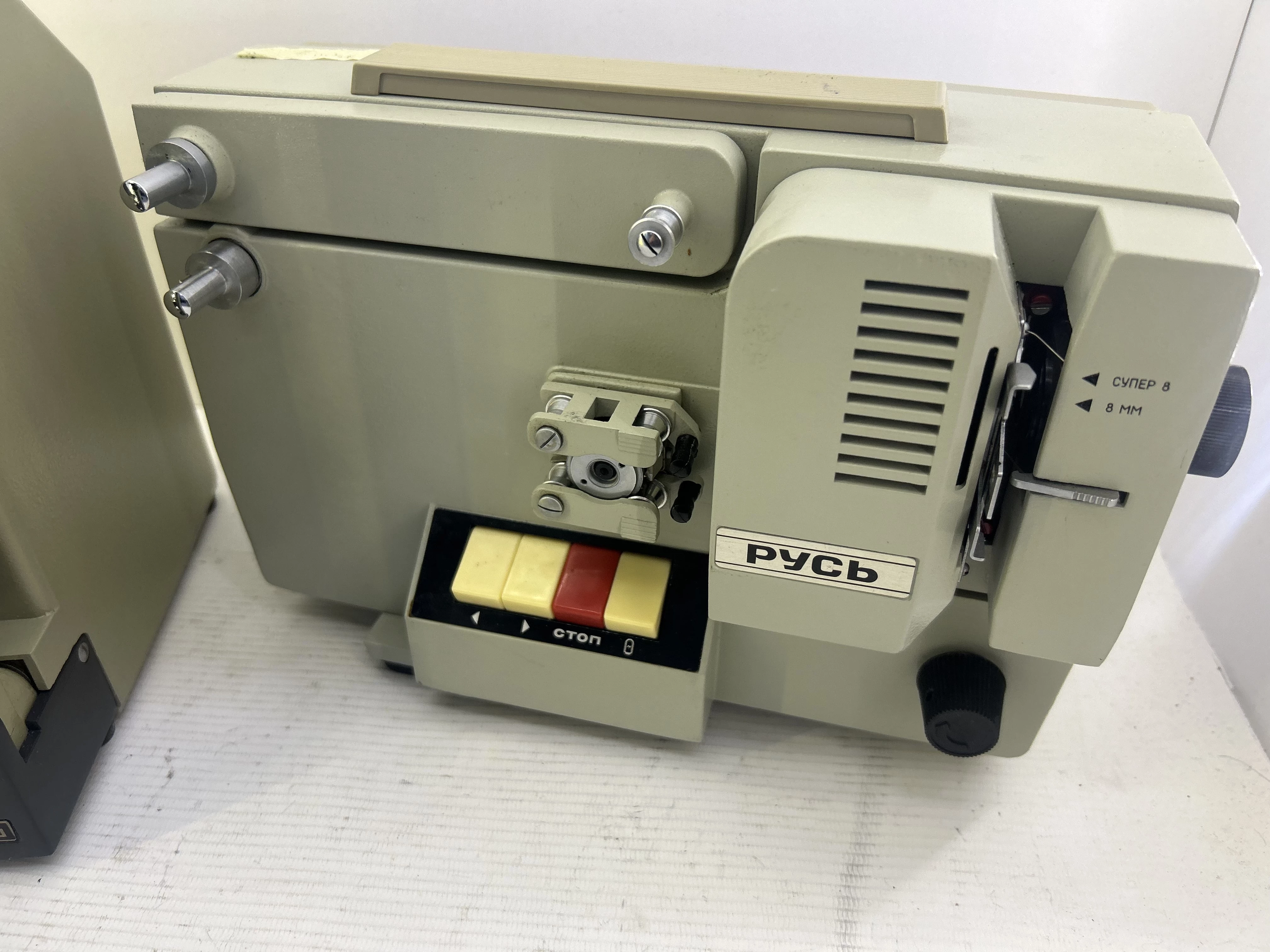 projektor-rus-8mm-stol-montazowy-stan-11323-253798