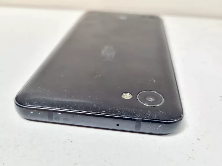 TELEFON LG Q6 KOMPLET
