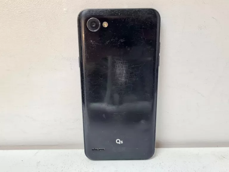 TELEFON LG Q6 KOMPLET