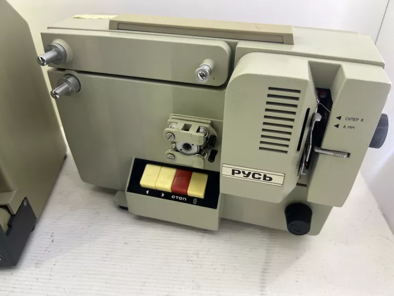 projektor-rus-8mm-stol-montazowy-stan-11323-253798