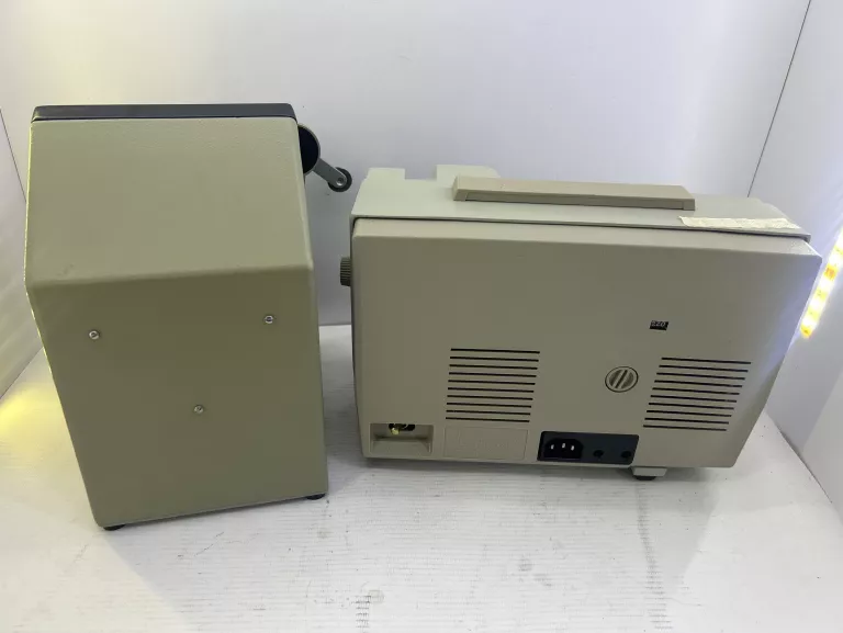 projektor-rus-8mm-stol-montazowy-czerwony-dwor-24-gdansk