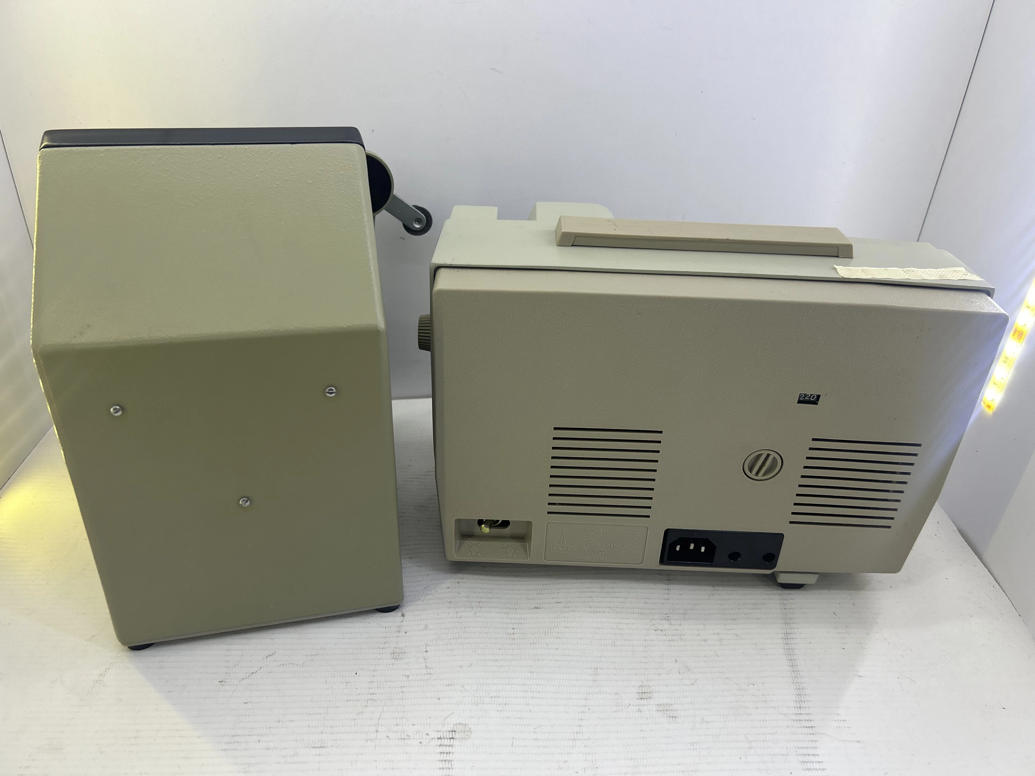 projektor-rus-8mm-stol-montazowy-czerwony-dwor-24-gdansk