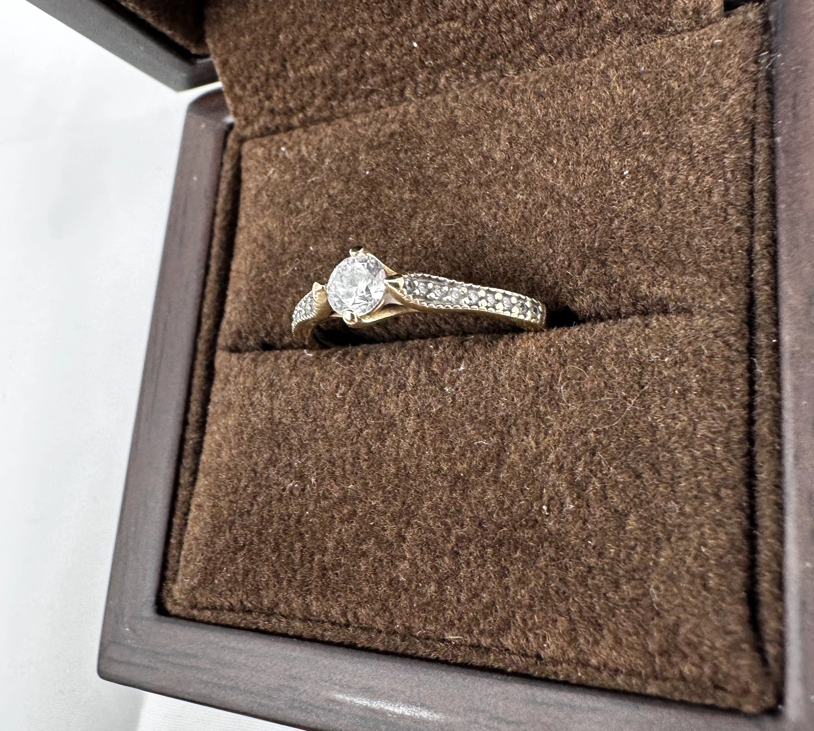 zjawiskowy-zloty-pierscionek-z-kamieniami-rodzaj-2205-16