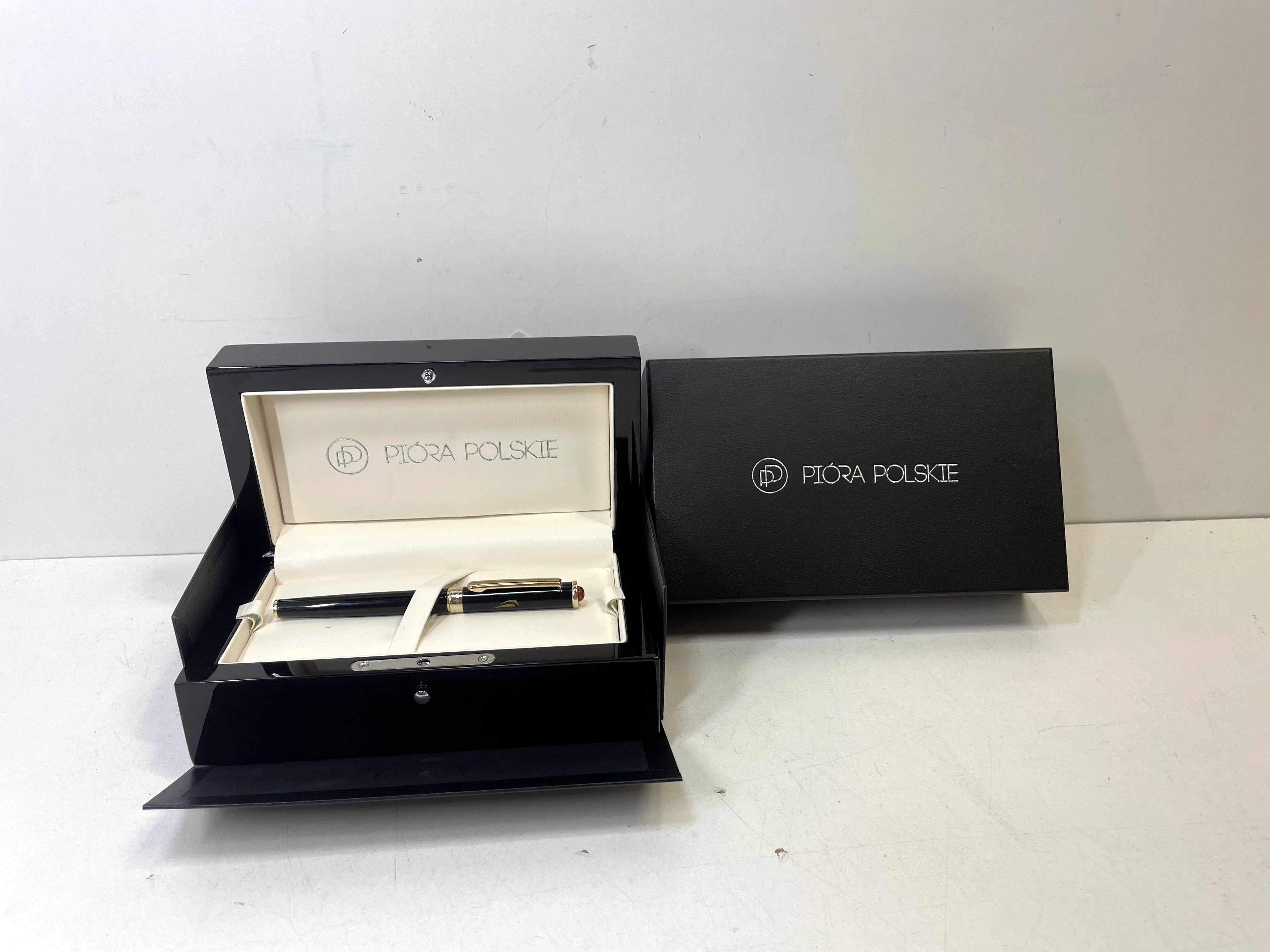 piora-wieczne-piora-polskiepud-osiedle-centrum-d1-krakow