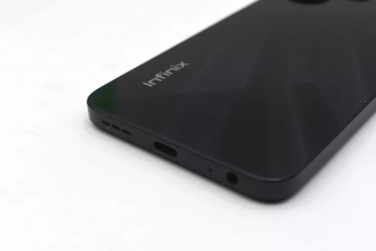 SMARTFON INFINIX HOT 30 4 GB / 128 GB 5G CZARNY