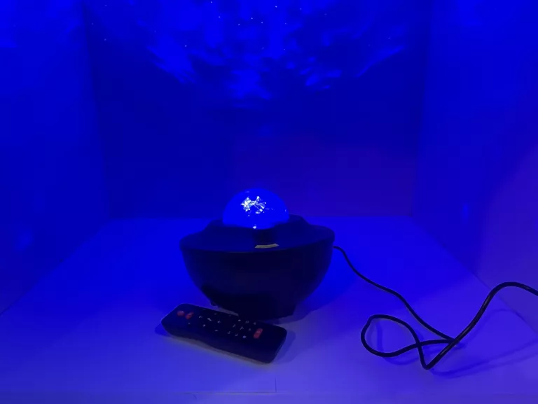 LAMPKA LED Z GŁOŚNIKIEM ORAZ PROJEKTOREM
