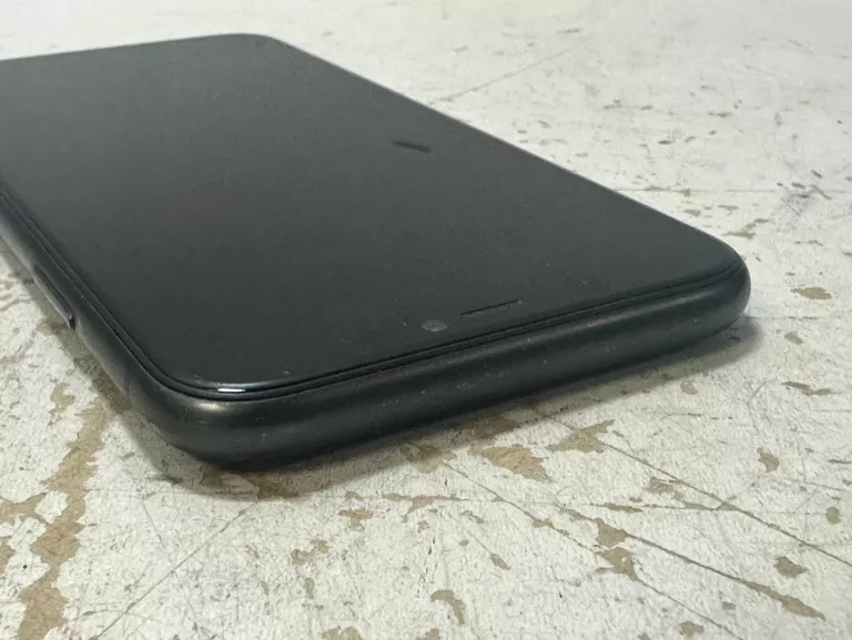 TELEFON IPHONE 11 64GB 79%