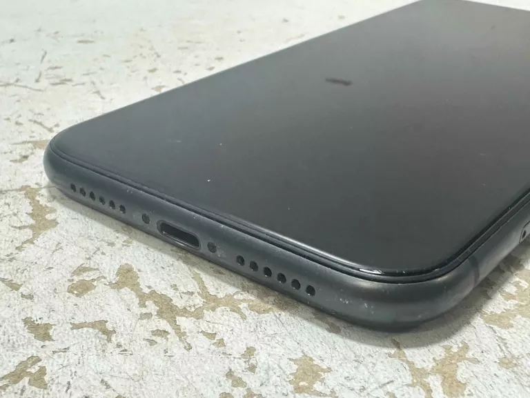 TELEFON IPHONE 11 64GB 79%