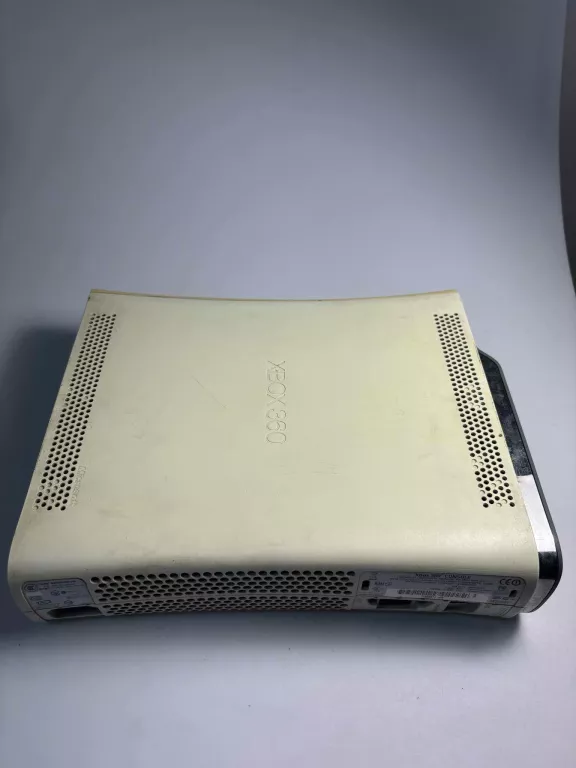 KONSOLA XBOX 360 BIAŁY +2 PADY