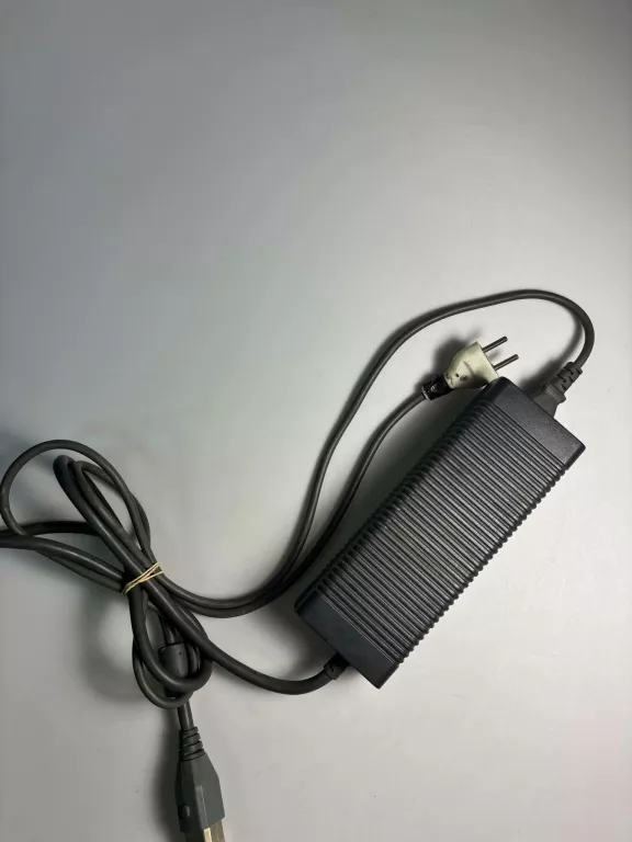 KONSOLA XBOX 360 BIAŁY +2 PADY