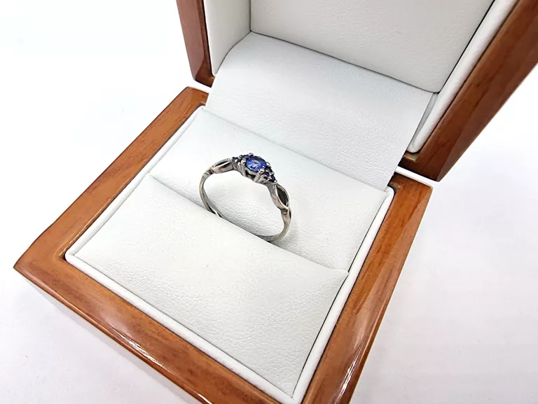 zloty-pierscionek-z-szafirami-029ct-585-131g-r10-material-15835-2