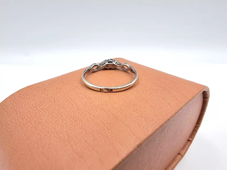 zloty-pierscionek-z-szafirami-029ct-585-131g-r10-ean-gtin-0023101300404