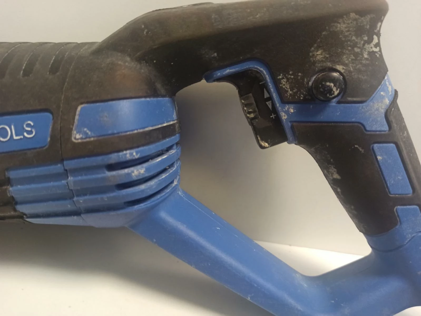 pila-szablasta-lux-tools-stan-11323-2