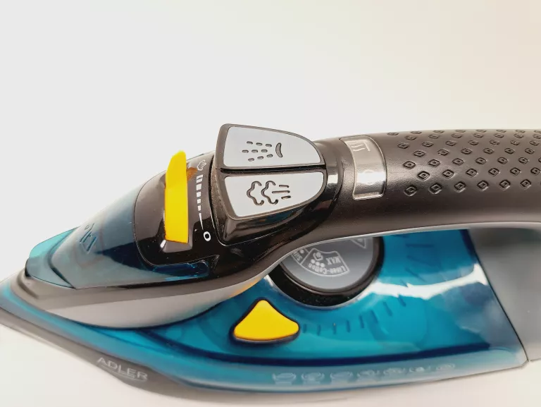 ŻELAZKO PAROWE ADLER O MOCY 3000W