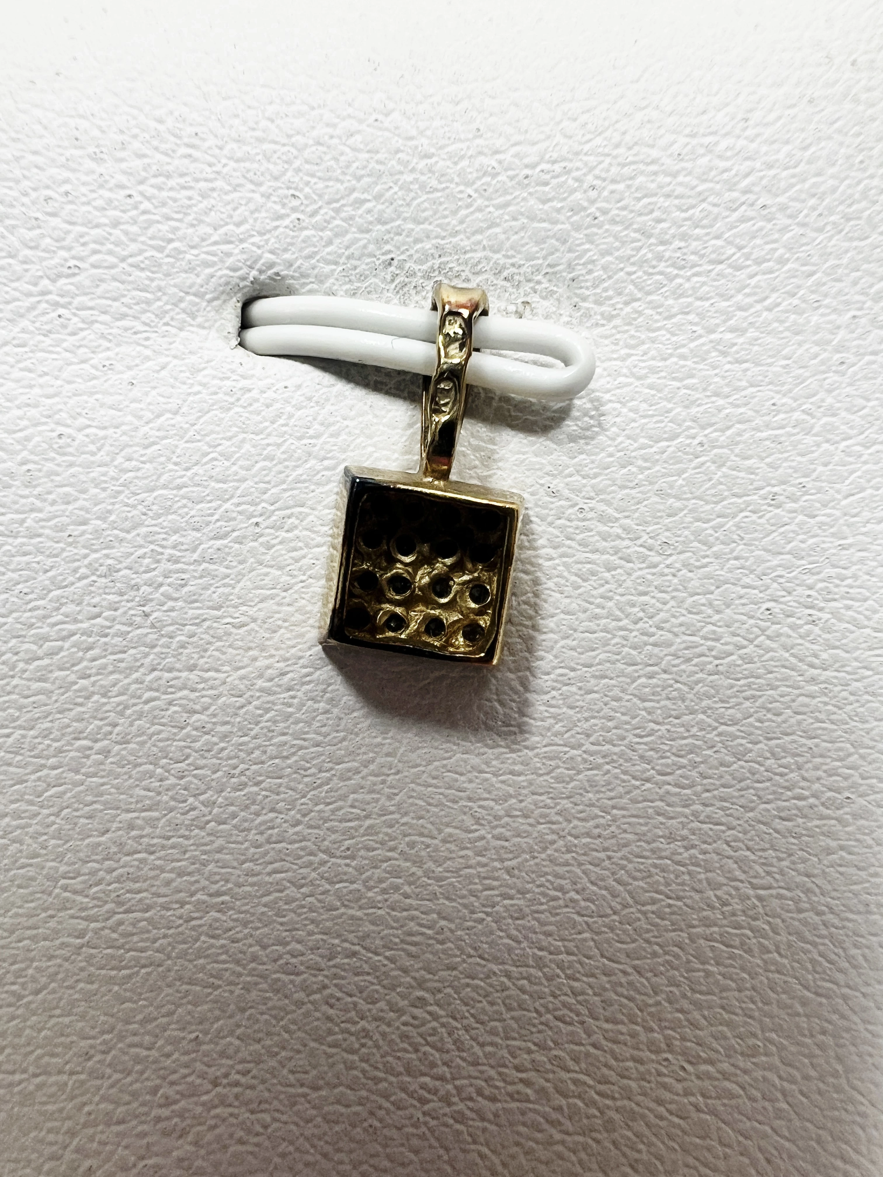 mala-zawieszka-z-cyrkoniami-585-119g-stan-11323-2