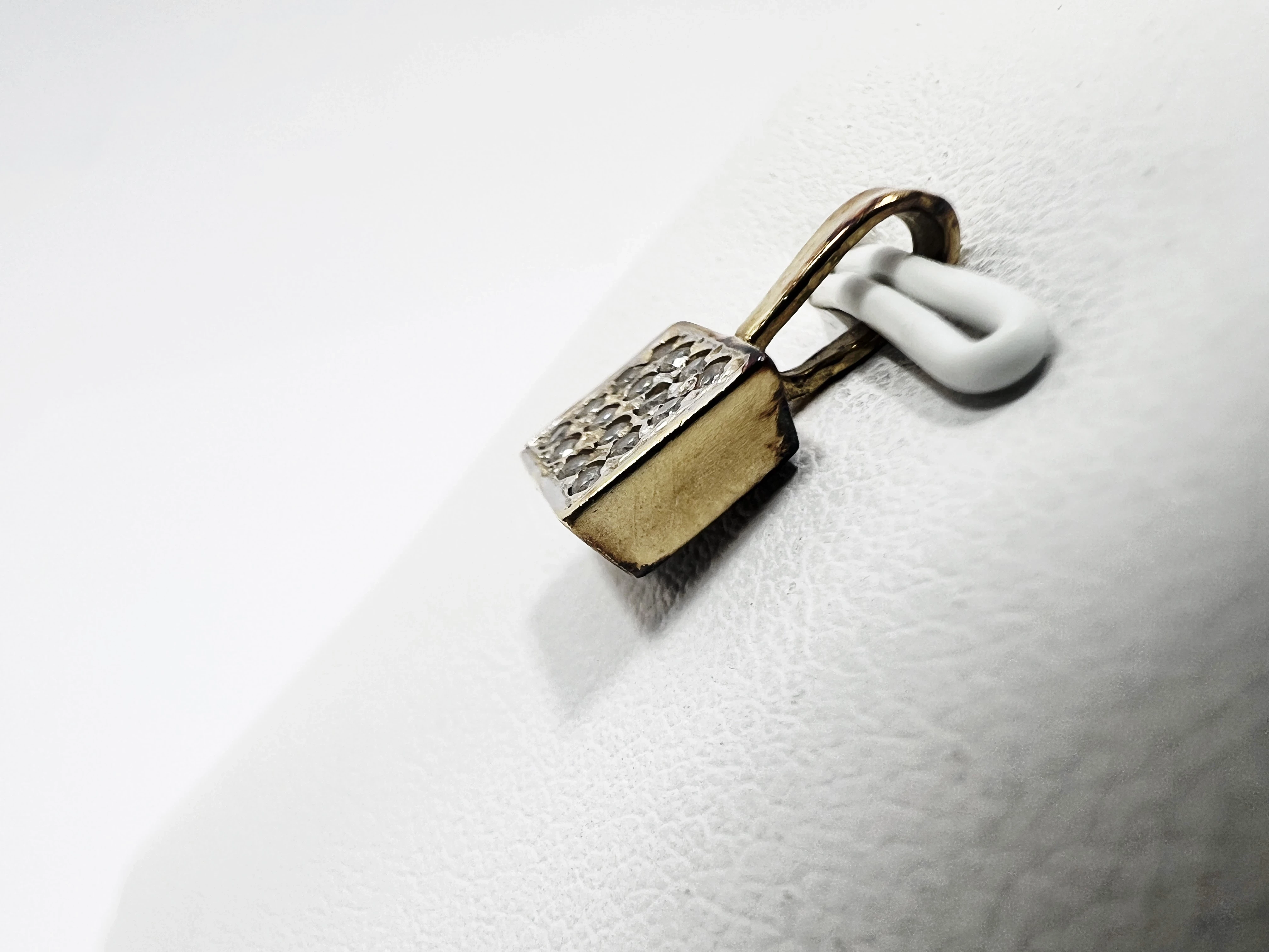 mala-zawieszka-z-cyrkoniami-585-119g-material-15835-2