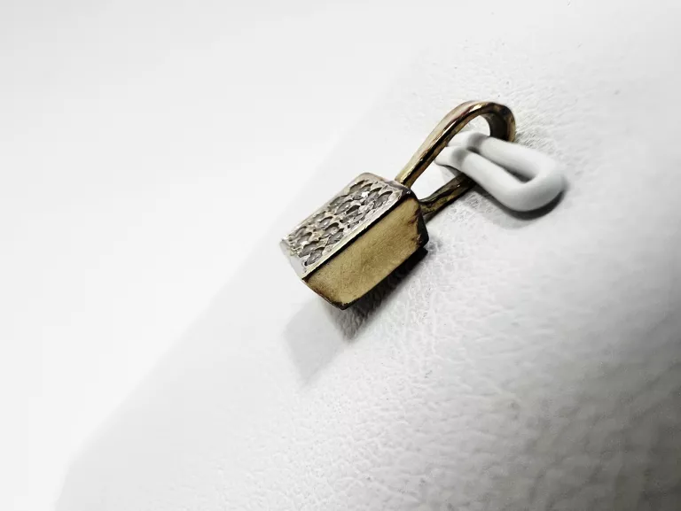 mala-zawieszka-z-cyrkoniami-585-119g-material-15835-2