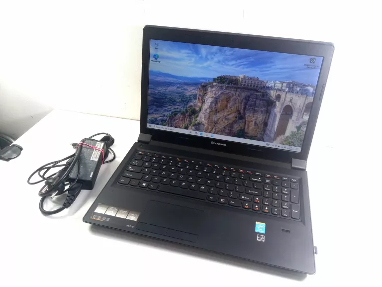 LAPTOP LENOVO B5400 PENTIUM 3550M/ 8 RAM/ 450 GB HDD + ZAS + TORBA