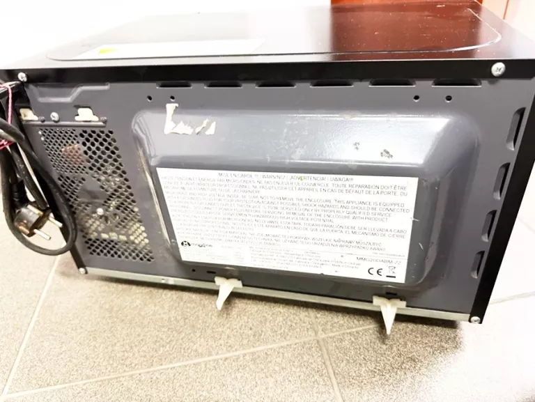 MANDINE KUCHENKA MIKROFALOWA Z GRILLEM 20L
