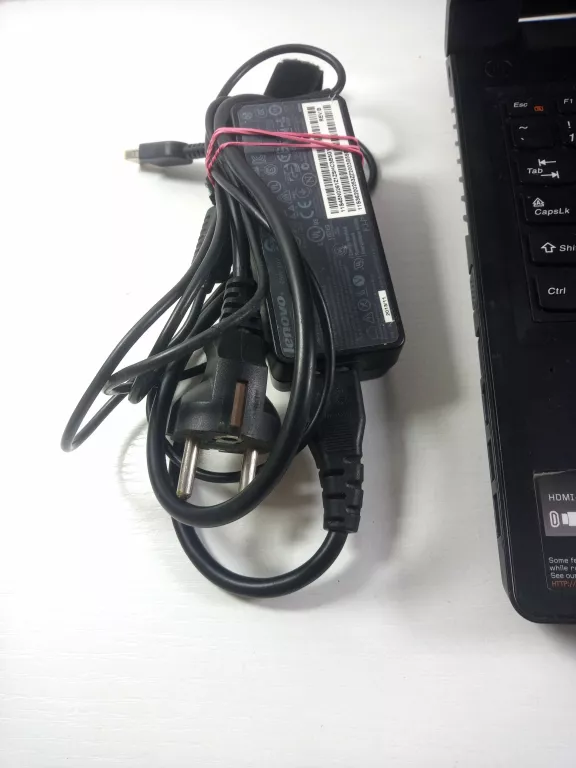 LAPTOP LENOVO B5400 PENTIUM 3550M/ 8 RAM/ 450 GB HDD + ZAS + TORBA