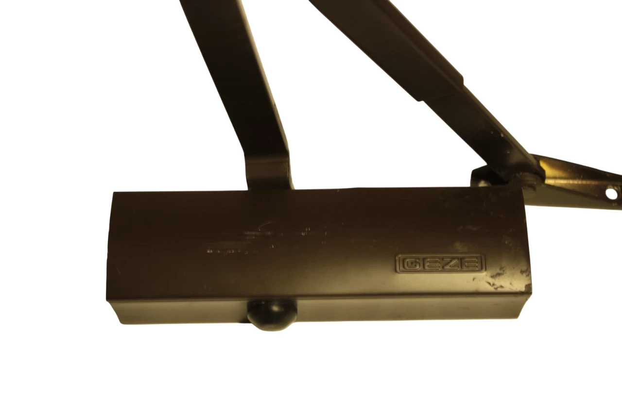 geze-domykacz-do-drzwi-marka-248811-950505