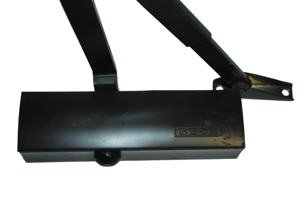 geze-domykacz-do-drzwi-maksymalna-szerokosc-drzwi-11000