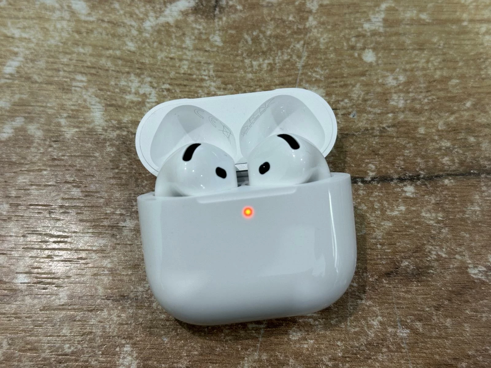 sluchawki-airpods-4-kartonik-opis-stan-11323-2
