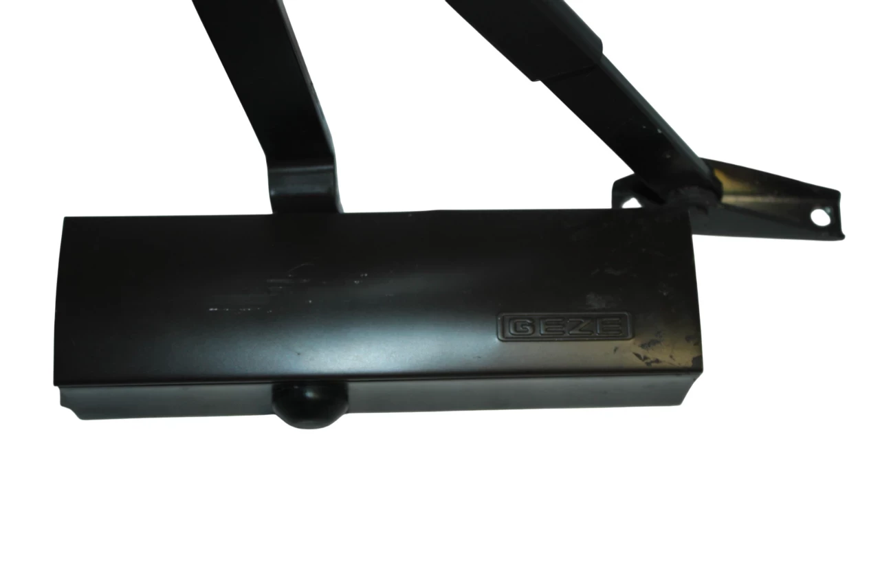 geze-domykacz-do-drzwi-maksymalna-waga-drzwi-6000