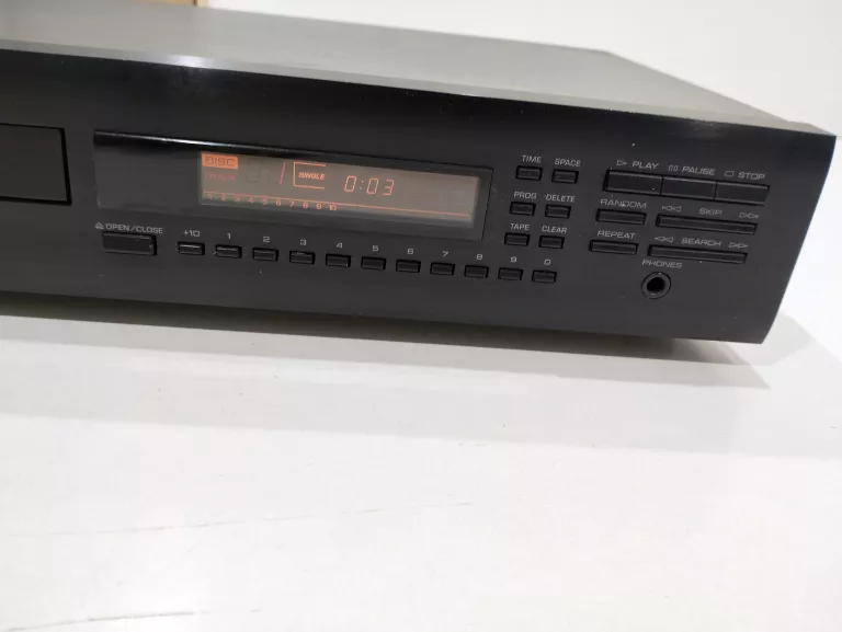 ODTWARZACZ CD YAMAHA CDX-530E  CZARNY