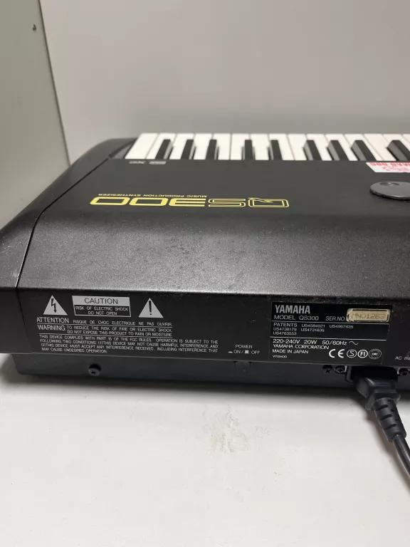 SYNTEZATOR YAMAHA QS-300