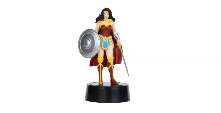 FIGURKA MARVEL ZE ŚWIATŁEM LED DC WONDER WOMAN