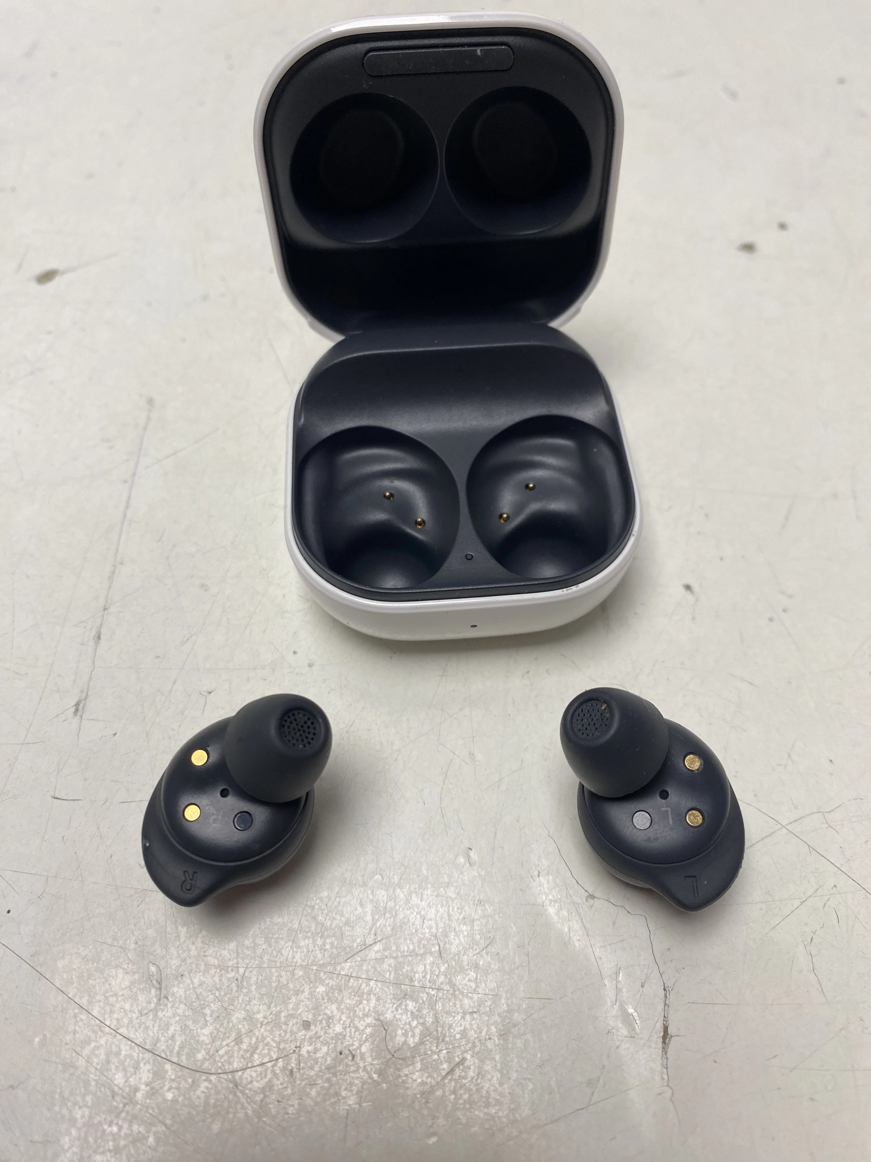 sluchawki-samsung-galaxy-buds-fe-osiedle-teatralne-3u15-krakow